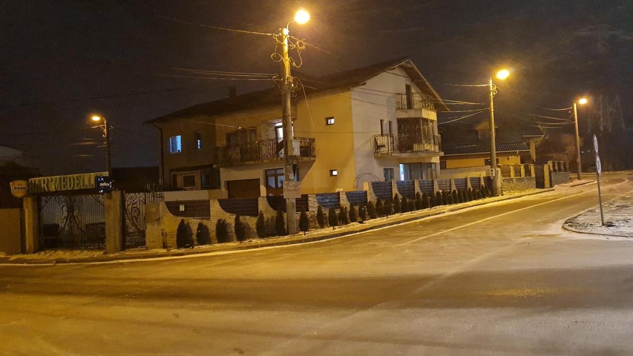 Pensiunea Medellin Тулча Екстериор снимка